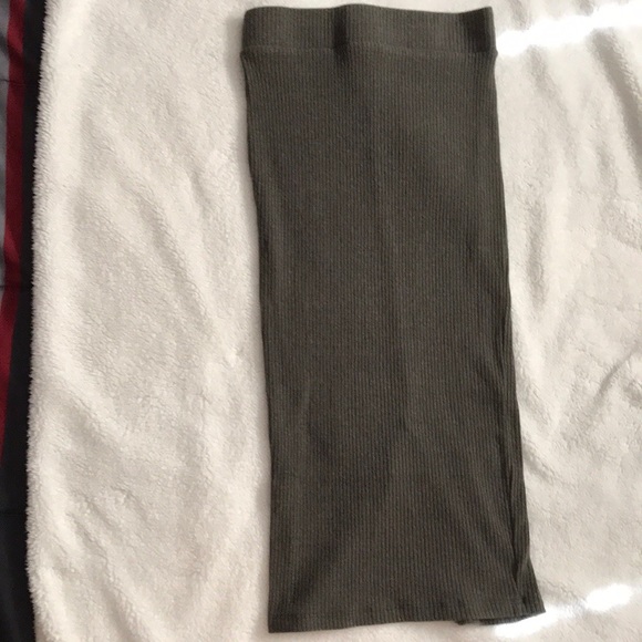 Skirt and crop top - Picture 7 of 8